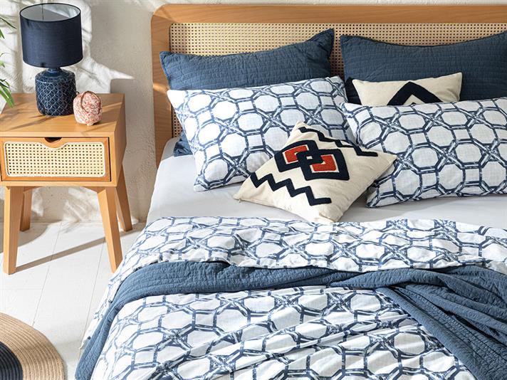  Lenjerie de pat completă, King Size, Adelmo, Bumbac, 240x220/180x200/50x70 cm, alb-albastru