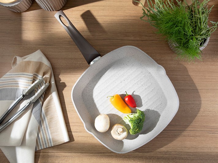 Alure Granite Grill Pan 28 cm Brown