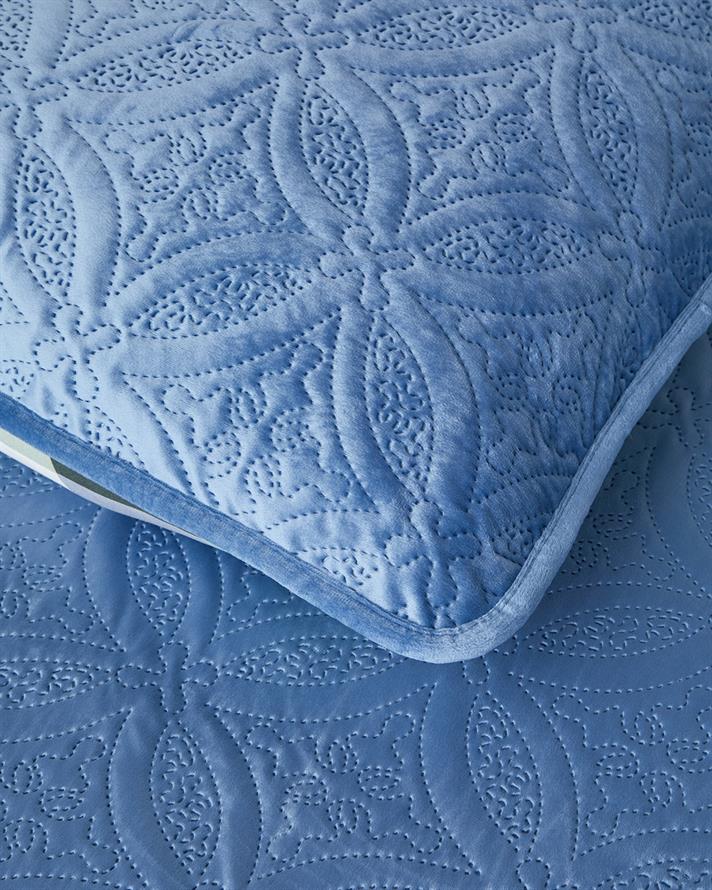 Set cuvertura pat reversibila cu fete de perna, pentru doua persoane, Ornate Check, catifea, 200x220 cm/50x70 cm, albast