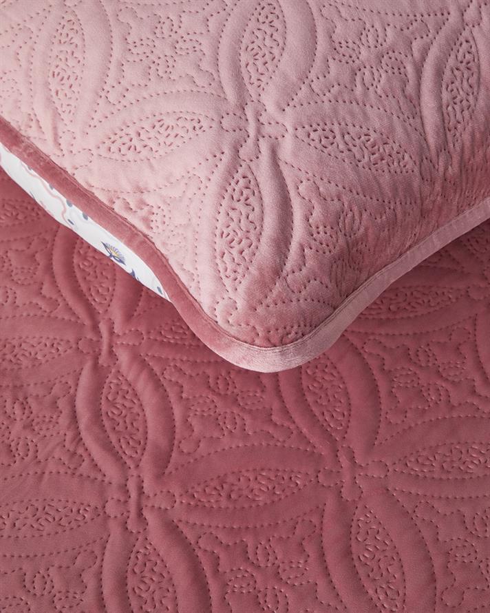 Set cuvertura pat cu fete de perna, pentru doua persoane, Ornate Fancy, catifea, 200x220 cm, roz prafuit
