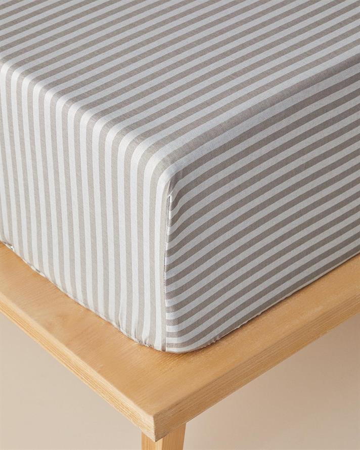 Cearceaf cu elastic, king size, Classy Stripe, bumbac-poliester, 180x200 cm, antracit