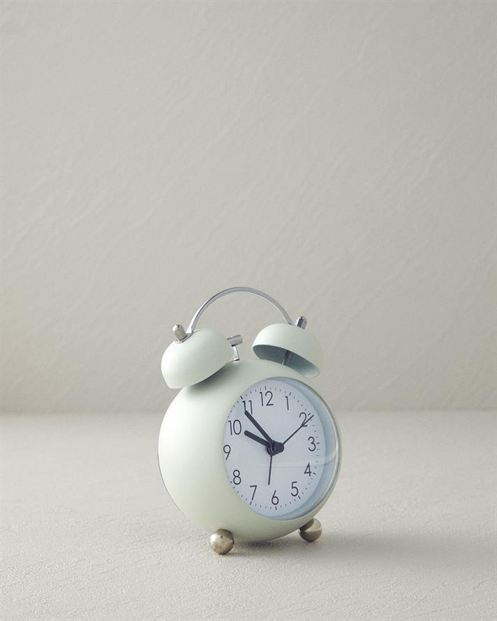 Chelsy Metal Table Clock Green