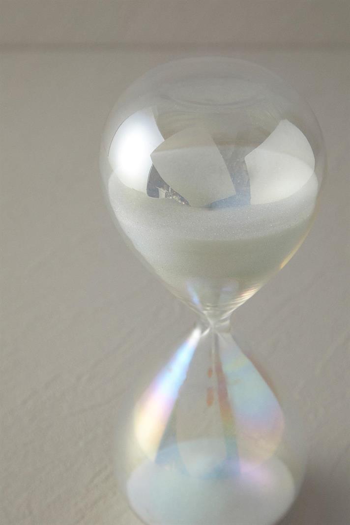Shine Glass 30 min Hourglass 8x8x20 cm White