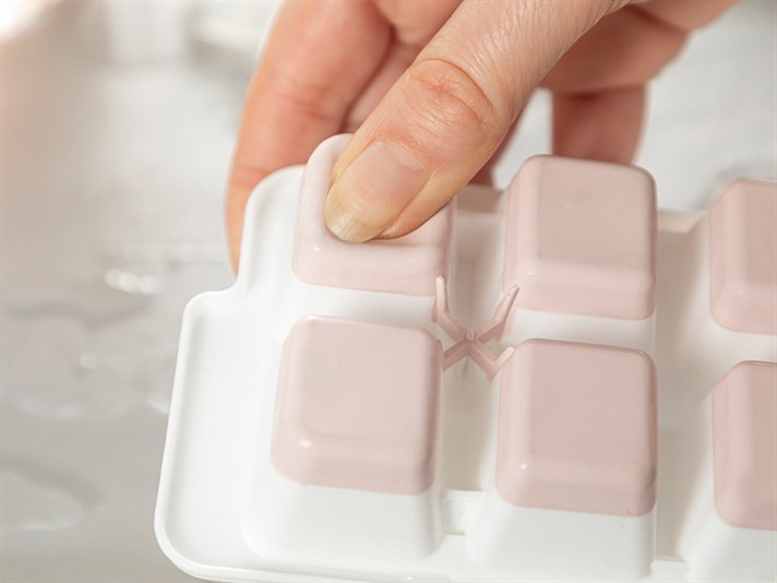 Creative Plastic Capped Ice Mould 8,9x25,3x3,9 cm Powder