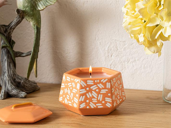 Lumânare parfumată, Crispy, 270 g, portocaliu
