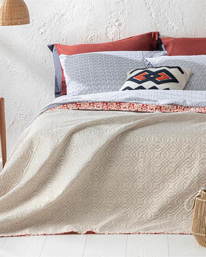 Cuvertura pat reversibila pentru doua persoane, Ethnic Coral, poliester, 200x220 cm, coral