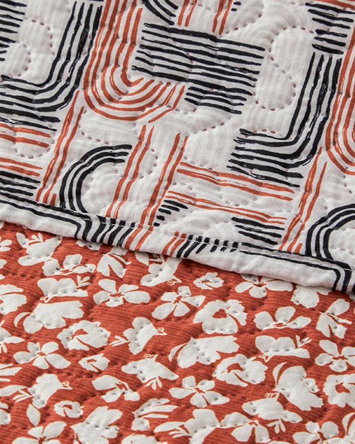 Cuvertura pat reversibila pentru doua persoane, Flowery Modern, poliester, 200x220 cm, terracotta