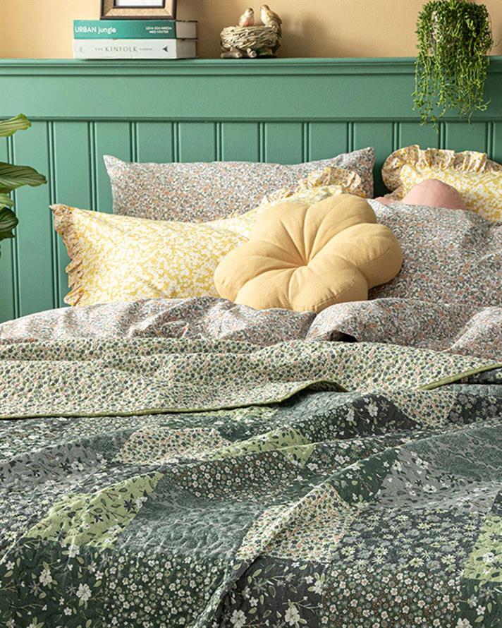 Cuvertura pat reversibila pentru doua persoane, Flower Patch, poliester, 200x220 cm, verde