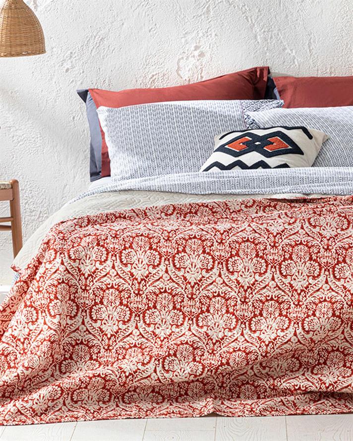 Cuvertura pat reversibila pentru doua persoane, Ethnic Coral, poliester, 200x220 cm, coral