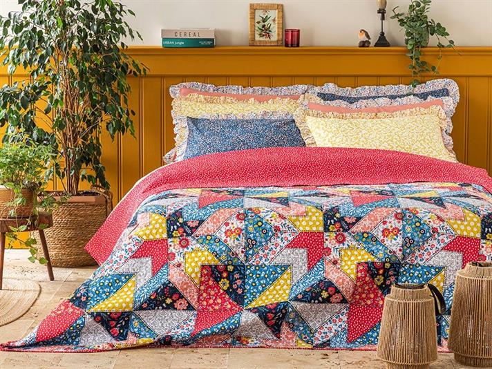 Patchy Florets Double Person Multi-Purposed Quilt 200x220 cm Red