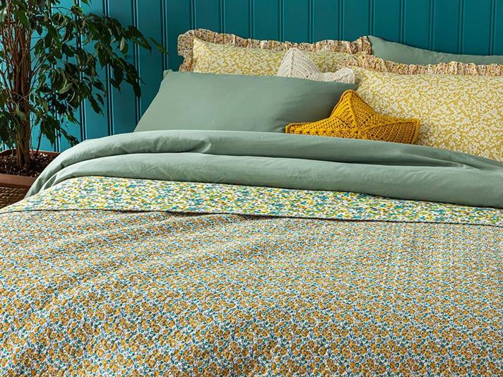 Cuvertura pat reversibila pentru doua persoane, Classic Pretty, poliester, 200x220 cm, galben