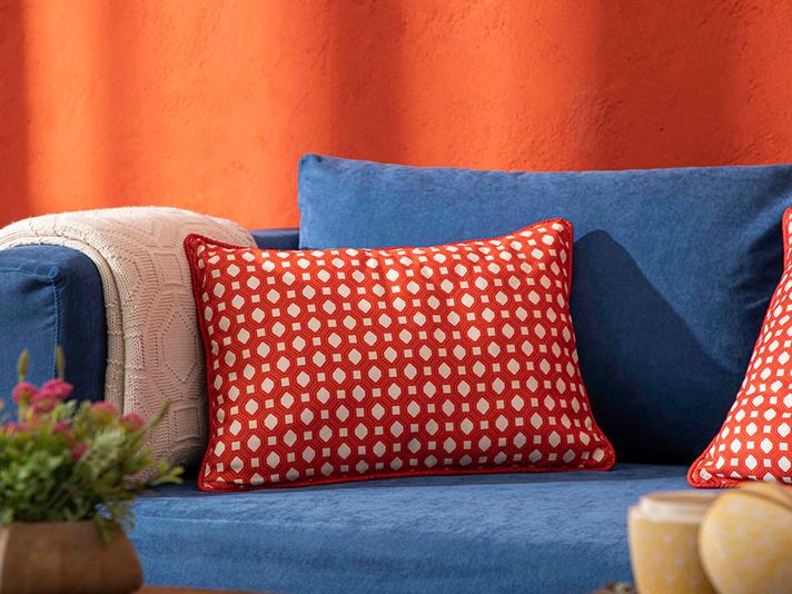 Delilah Printed Filled Cushion 35x50 cm Ecru-Red