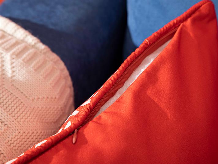 Delilah Printed Filled Cushion 35x50 cm Ecru-Red