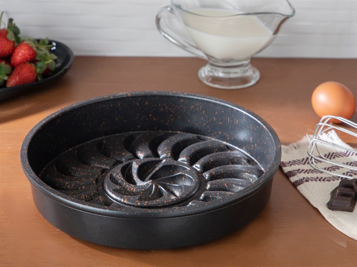 Pretty Casting Cake Mould 26 cm Black