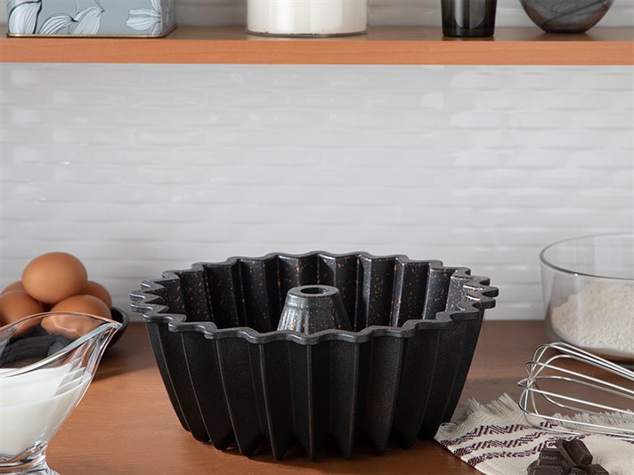 Pretty Casting Sliced Cake Mould 26x8,5 cm Black