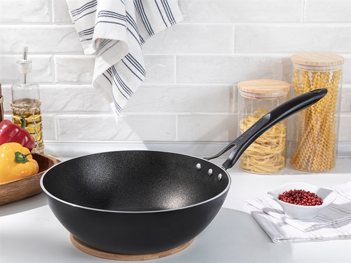 Diamond Aluminum Non-stick Wok Pan 28 cm Black