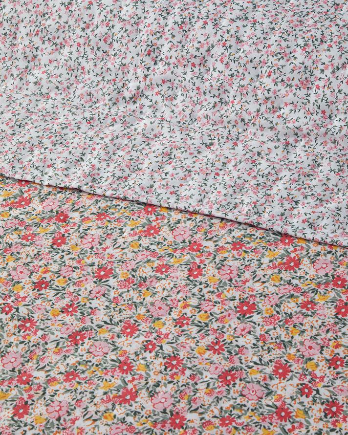 Cuvertura pat reversibila, pentru doua persoane, Flowers Melody, poliester, 200x220 cm, roz