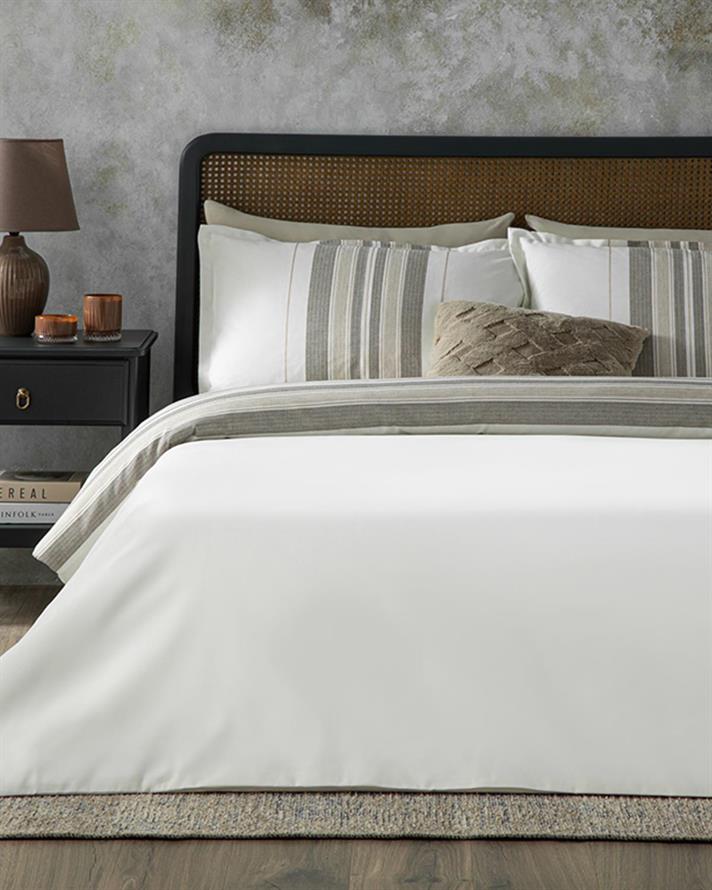 Lenjerie de pat completa, King Size, Grand, bumbac-viscoza-poliester, 240x220 cm/180x200 cm/50x70 cm, alb- bronz