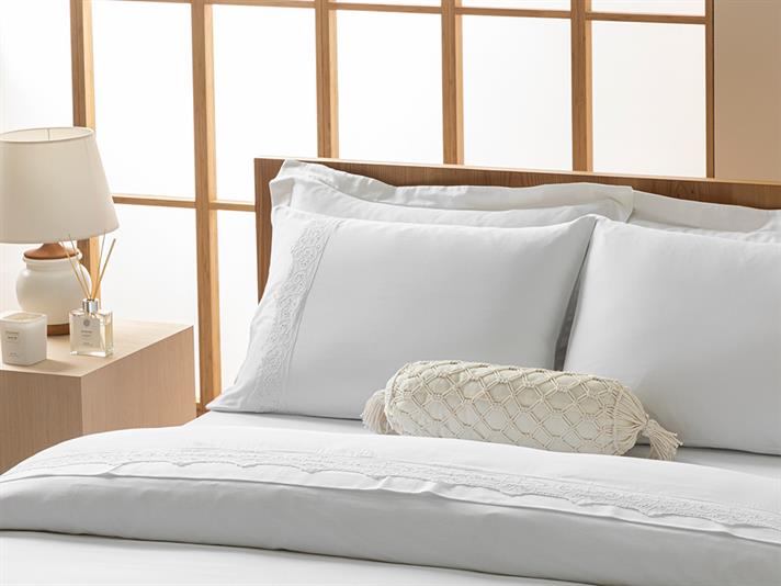  Lenjerie de pat completă, king size, Kiara, Bumbac Satinat Cu broderie, 240x260 cm/ 260x280 cm/ 50x70 cm, Alb