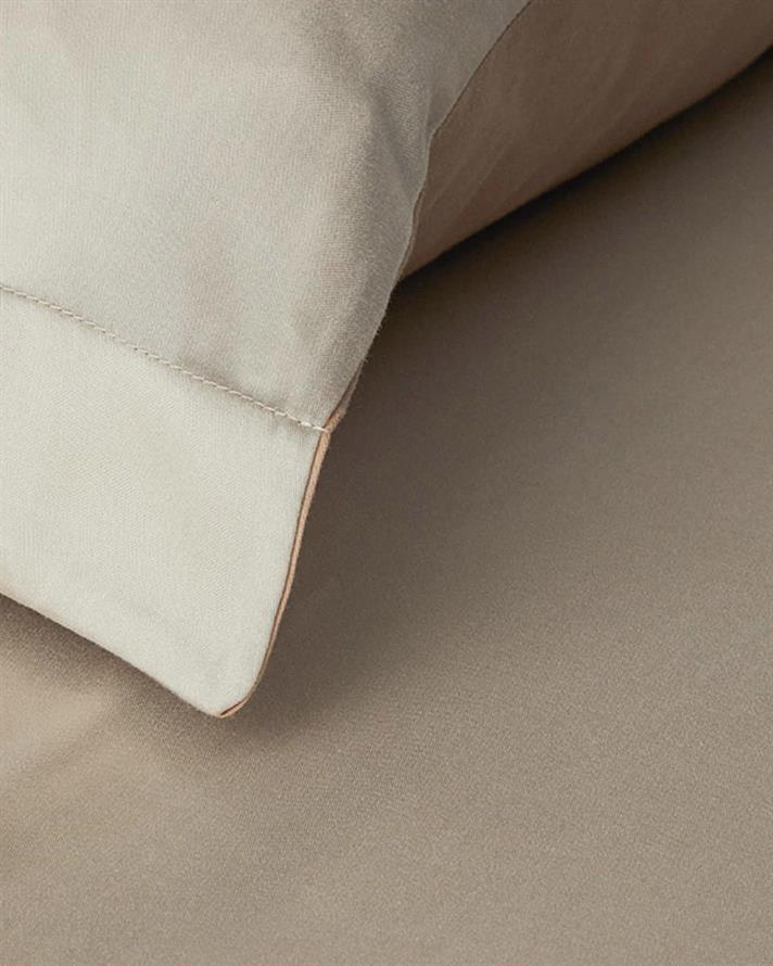 Lenjerie de pat completa King Size, Glorious, matase, 240x220 cm/180x200 cm/50x70 cm, auriu