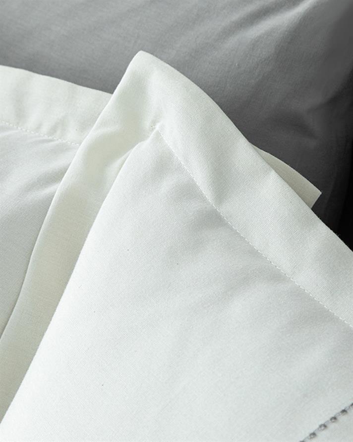 Lenjerie de pat completa, King Size, Grand, bumbac-viscoză-poliester, 240x220 cm/180x200 cm/50x70 cm, alb-gri