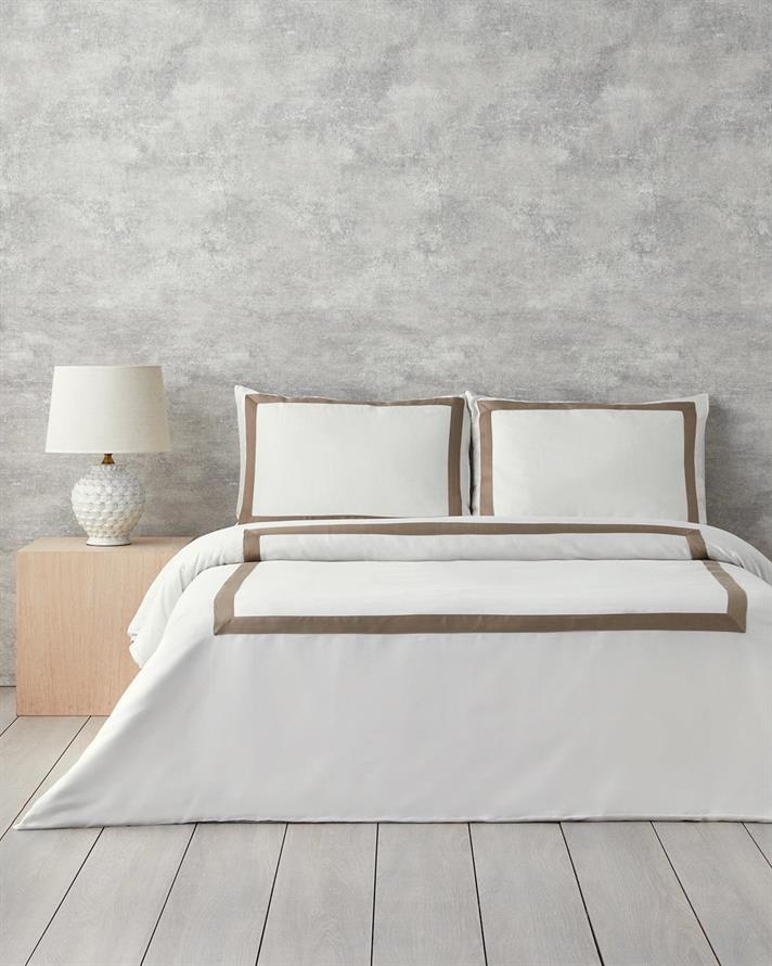 Lenjerie de pat completa pentru doua persoane, Splendent, bumbac-liocel, 200x220 cm/160x200 cm/50x70 cm, alb-bej