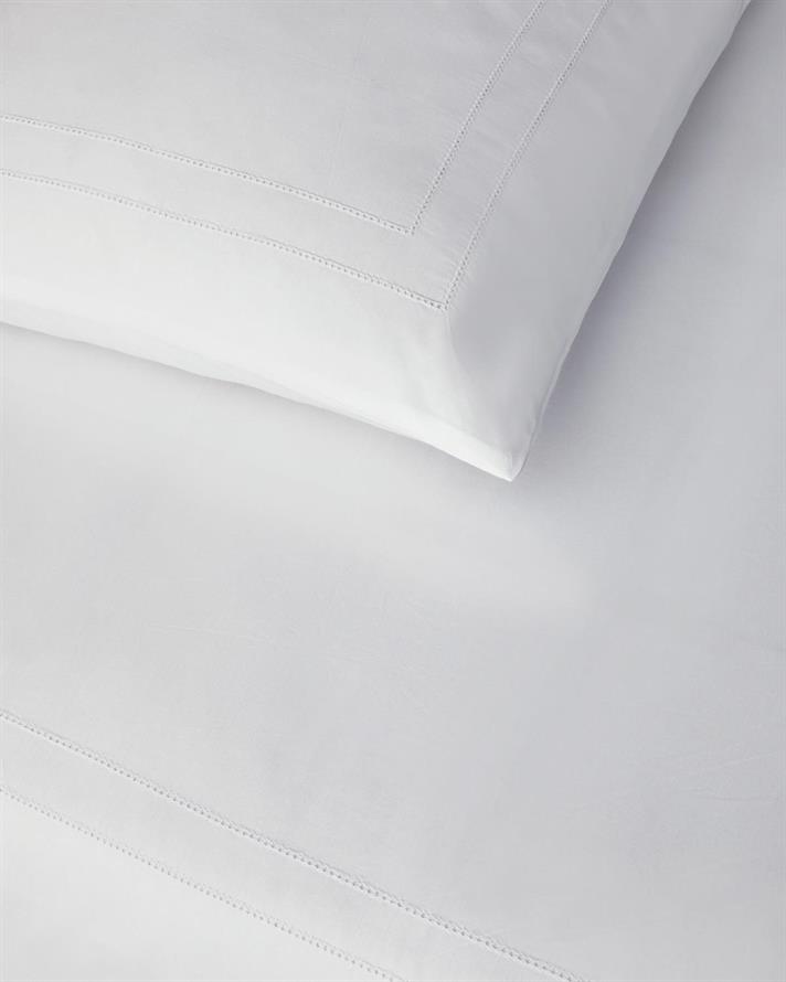 Lenjerie de pat completa pentru doua persoane, Grandiose, bumbac, 200x220 cm/160x200 cm/50x70 cm, alb