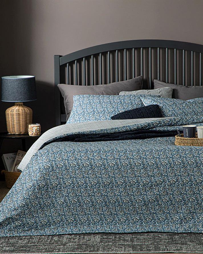 Lenjerie de pat completa, pentru doua persoane, Floral Trail, Bumbac, 200x220 cm/160x200 cm/50x70 cm, Albastru