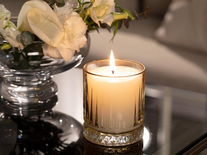 Lumânare parfumată, Luxury, 9x9x10 cm, galben închis