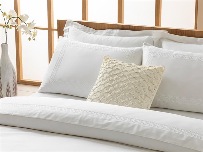  Lenjerie de pat completă, King size, Modello, Bumbac satinat cu broderie, 240x260 cm/ 260x280 cm/ 50x70 cm, Alb