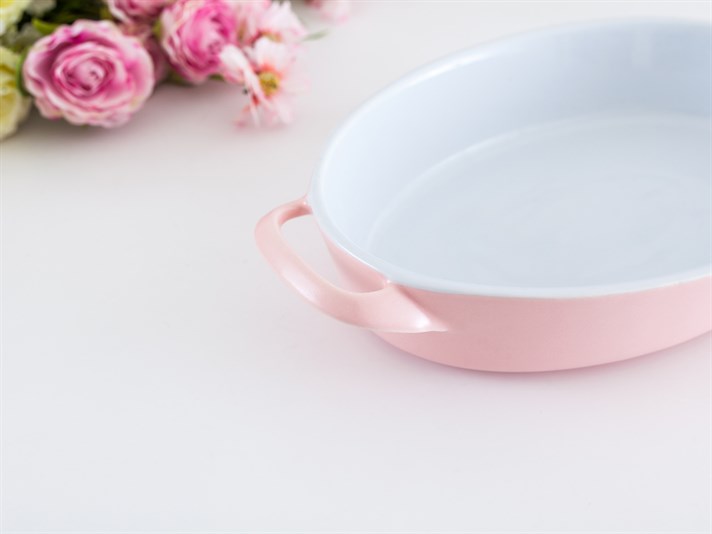 Molly Stoneware Oval shaped Oven Cover Pink
