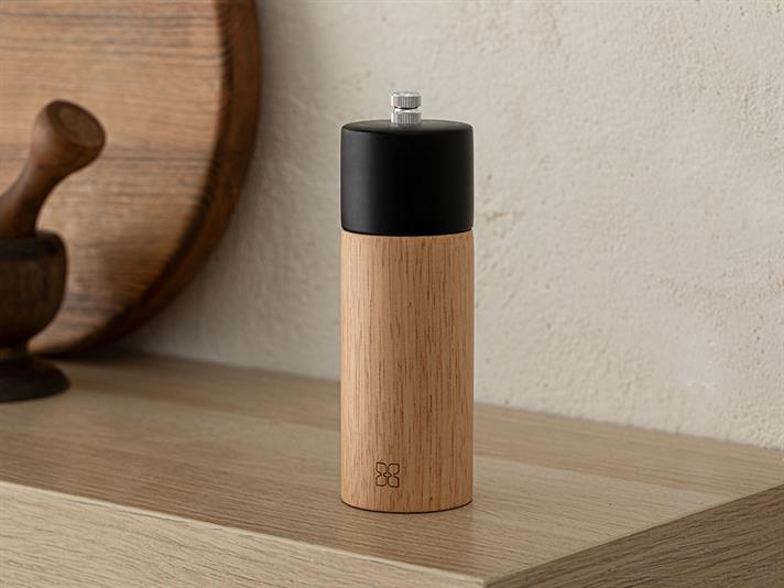 Natural Wooden Mill 16 cm Black