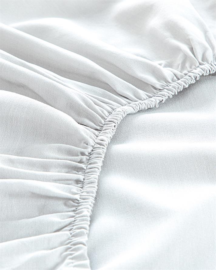 Set cearsaf cu elastic si fete de perna, pentru doua persoane, Novella, bumbac-viscoza, 160x200 cm/50x70 cm, alb