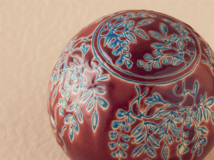 Amelia Ceramic Decorative Object Maroon