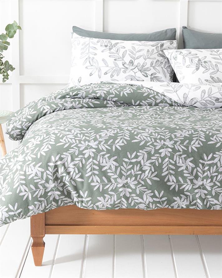 Olive Twig Set Lenjerie De Pat King Size - Set Lenjerie De Pat Bumbac | English Home, 240 x 220 cm, Verde măsliniu