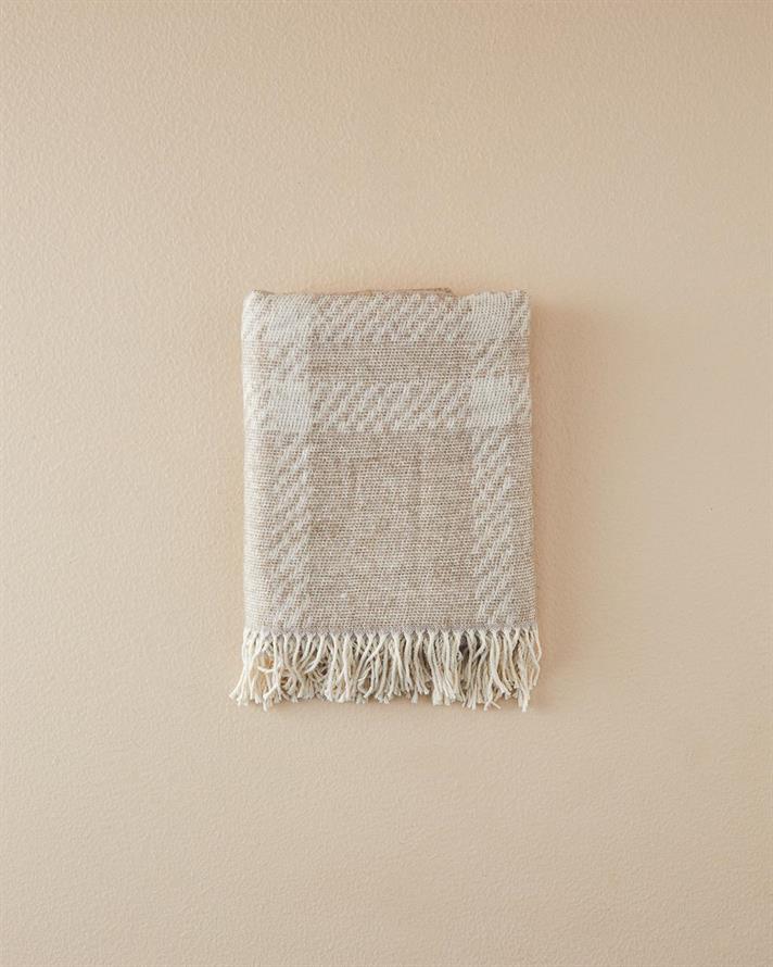 Pătură decorativă pentru fotoliu sau canapea, Lola, acril, 130x170 cm, bej