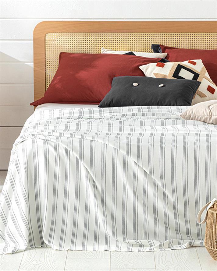 Fine Lines Painted Yarn Viscose King Size Summer Blanket 240x220 cm Dark Blue