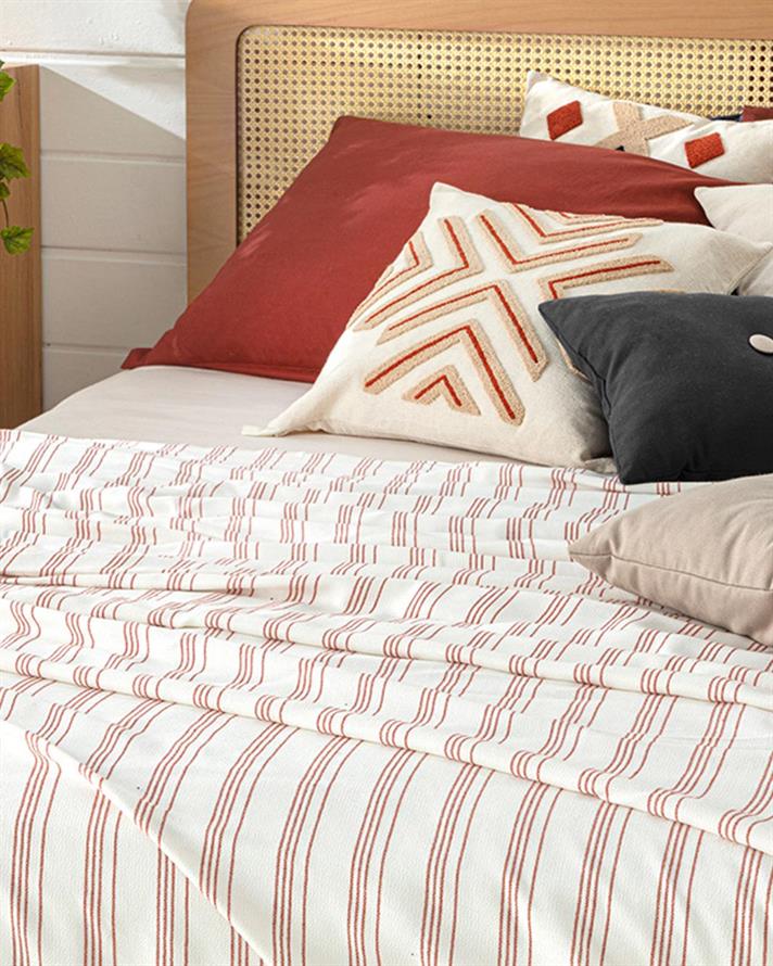 Fine Lines Painted Yarn Viscose For One Person Summer Blanket 150x220 cm Coral