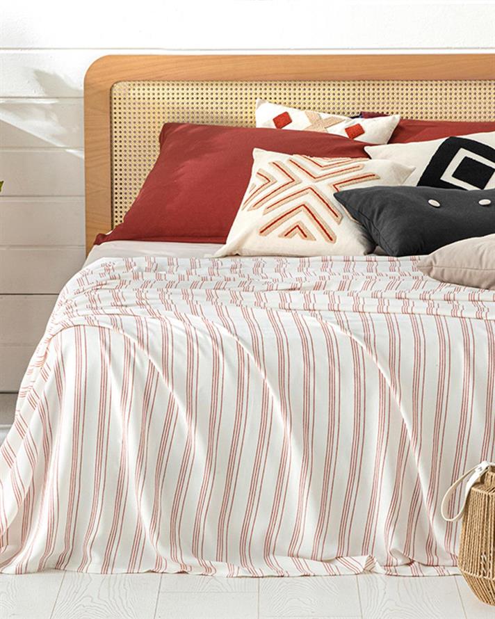 Fine Lines Painted Yarn Viscose For One Person Summer Blanket 150x220 cm Coral