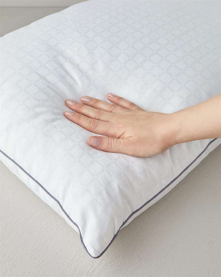 Pernă, Aura, bumbac cu umplutură tip biluțe din fibre de poliester siliconizat, 50x70 cm, gri