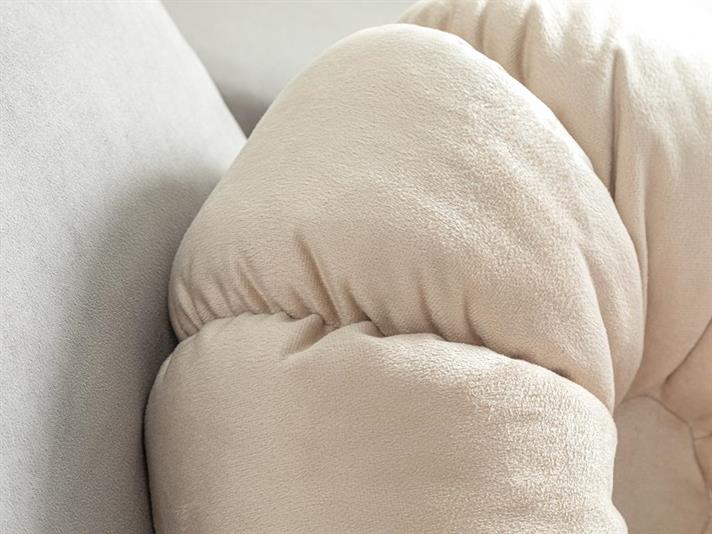 Daisy Velvet Decorative Cushion 40 cm Dark Cream