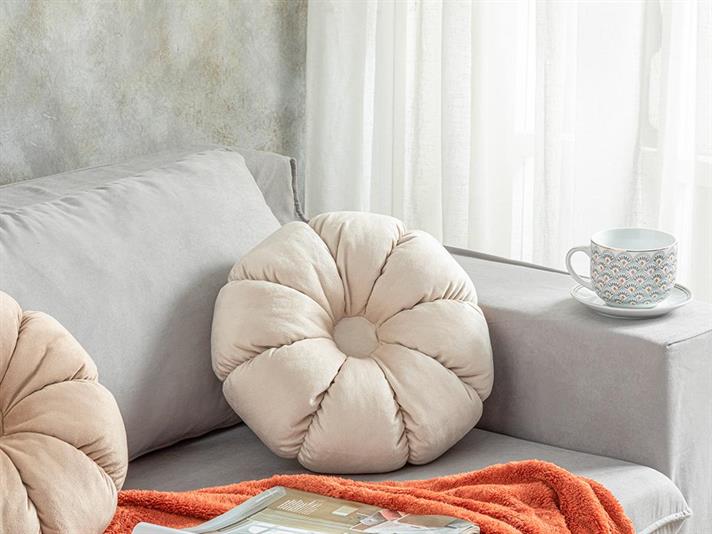 Daisy Velvet Decorative Cushion 40 cm Dark Cream