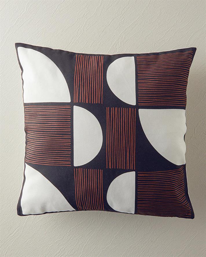 Pernă decorativă, Fenti, poliester, 45x45 cm, negru-cărămiziu