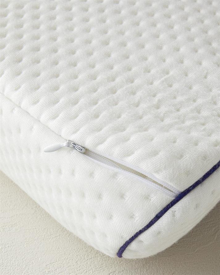 Pernă, High Orthopedic, poliester cu umplutură de burete visco-elastic, 55x40x13 cm, alb