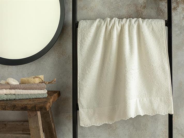 Lilian Cottony brode Face Towel 50x70 cm Ecru