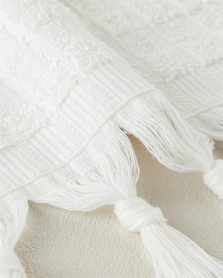 Marvin Cottony Fringed  PROSOP DE MÂINI 30x45 cm Ecru.