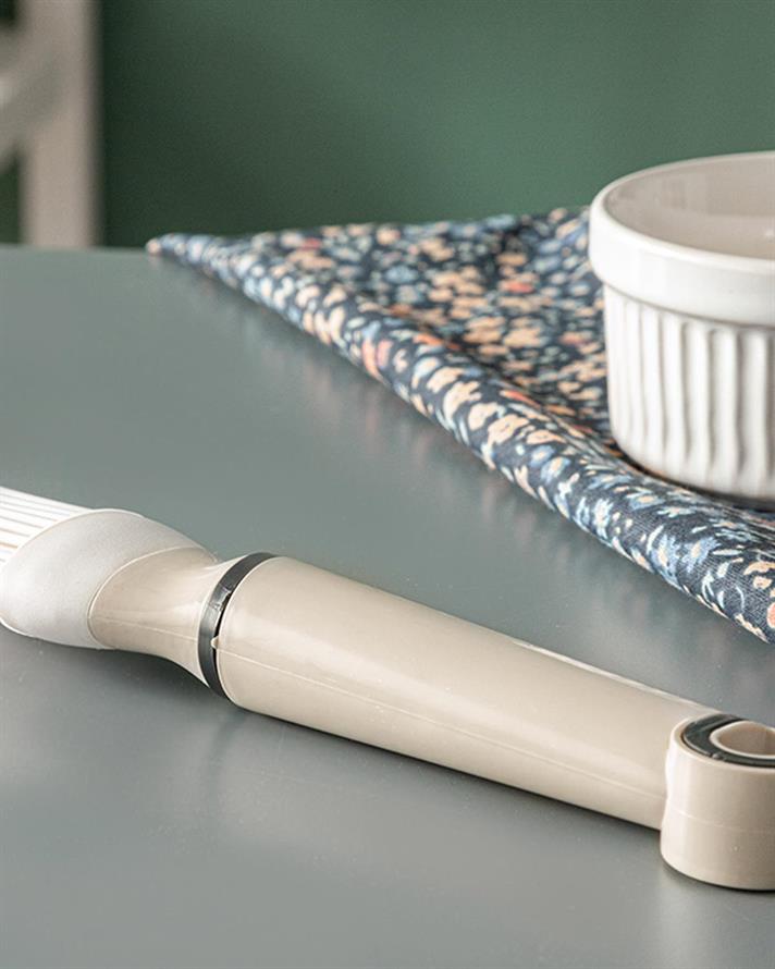 Pupa Plastic Egg Brush 21 cm Beige