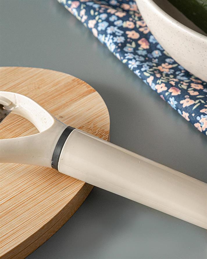 Pupa Plastic Peeler 17 cm Beige