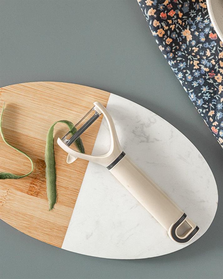 Pupa Plastic Peeler 17 cm Beige