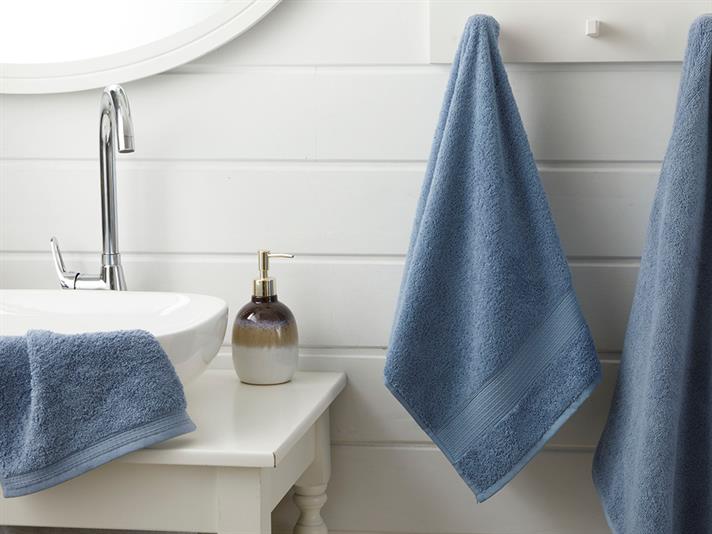 Pure Basic Bath Towel 70x140 cm Dark Blue.